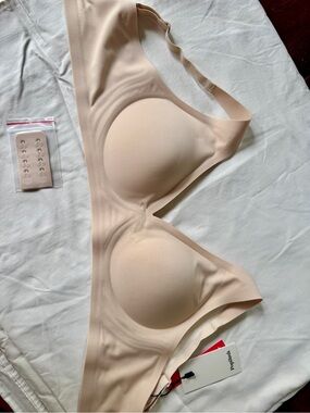 Popilush Seamless Nude Wireless Comfort Plunge Everyday Bra